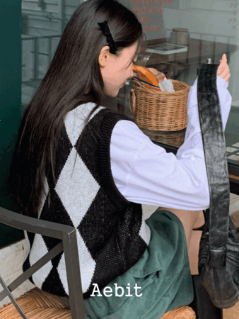 자체제작 mount argyle knit vest (1color)