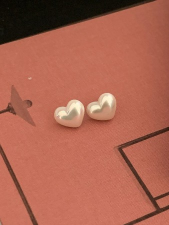 heart pearl earring (1color) 은침!